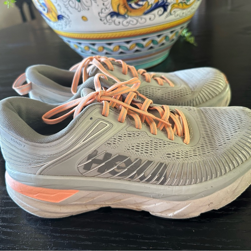HOKA ONE ONE Bondi 7 Womens Shoes